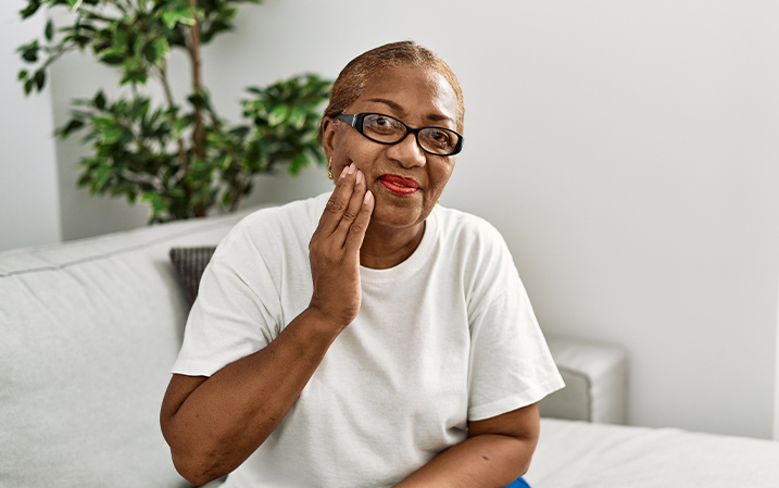 A woman with a sore tooth